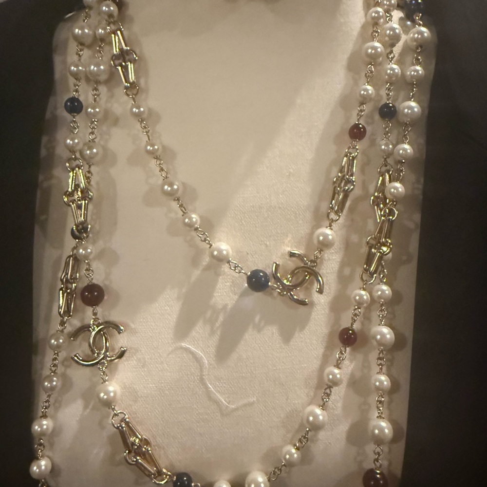 Beautiful Luxury Statement Piece!! - image 2